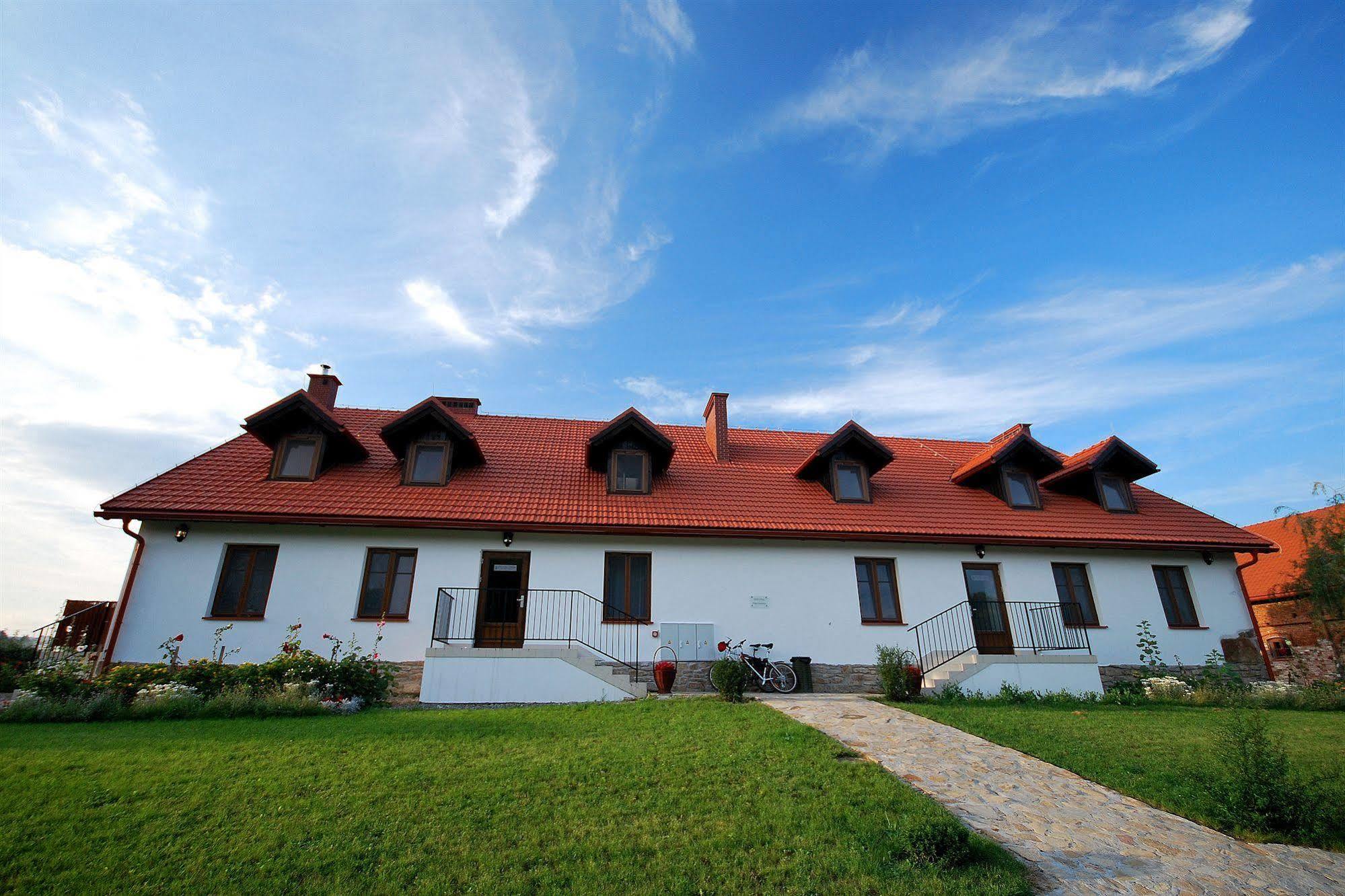 Dwor Kombornia - Folwark ภายนอก รูปภาพ